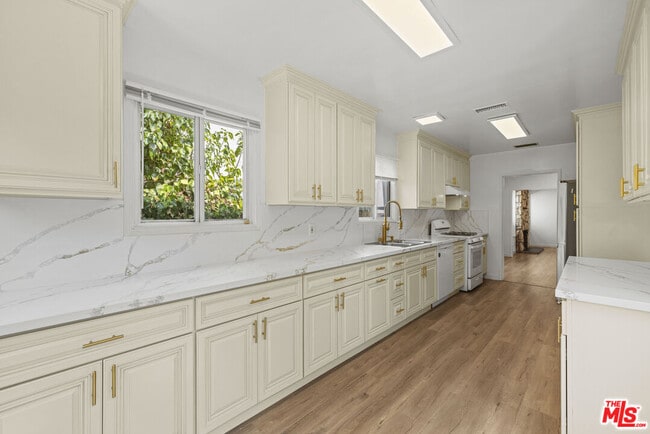 Building Photo - 1511 Edris Dr