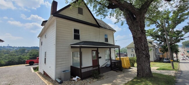 Primary Photo - 3 br, 1 bath House - 455 East Jefferson St...