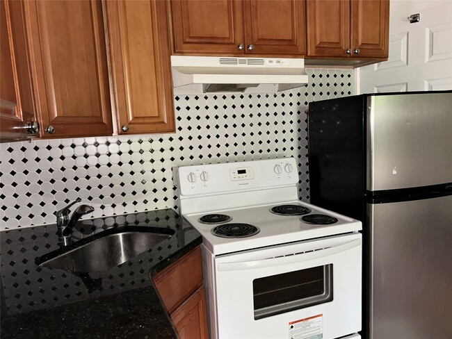 Building Photo - 250 W 137th St