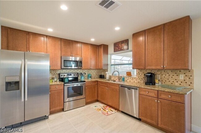 Building Photo - 731 104th Ave N