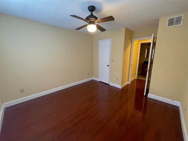 Building Photo - 2550 N Alafaya Trail