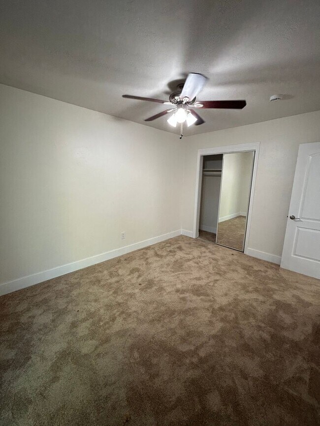 Building Photo - 2 Bedroom 1 Bathroom West La Mesa Apartment
