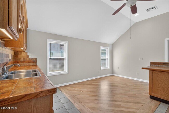 Building Photo - 53 Beekman St