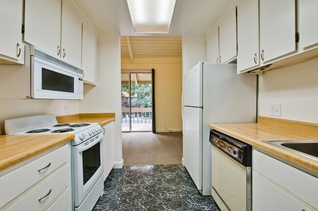 Building Photo - 505 Cypress Point Dr
