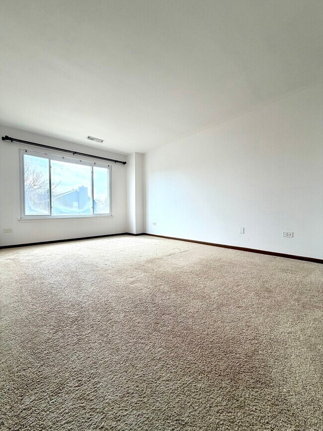 Building Photo - 665 Lakewood Farms Dr