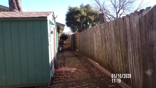 Building Photo - Fantasic Country Club West Home  1/2 OFF FIRST FULL MONTH'S RENT