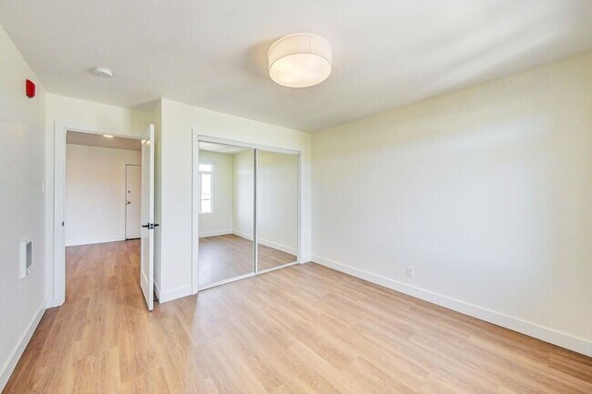 Building Photo - 4350 Kirkham St