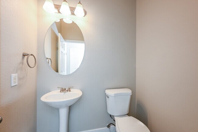 Building Photo - 8717 S Evan Lilas St