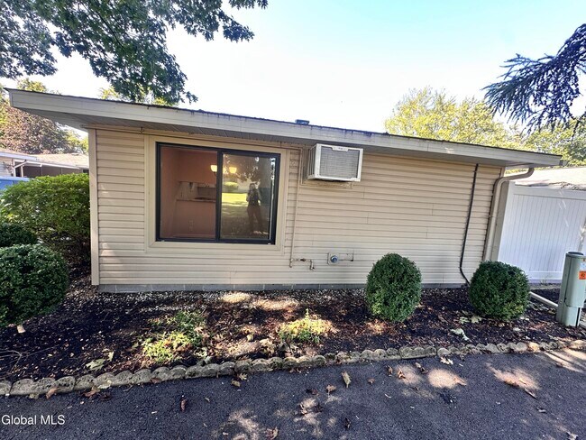 Building Photo - 36 Donna Lynn Dr