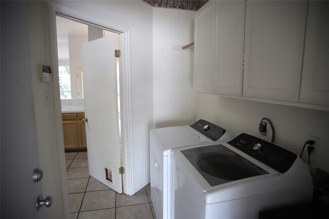 Building Photo - 403 N Blue Ridge Pkwy