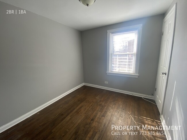 Building Photo - Completely Updated Secure Apartment In Qui...