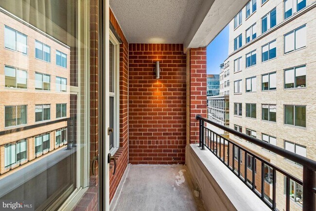 Building Photo - 915 E St NW