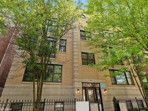 Building Photo - 905 W Lawrence Ave