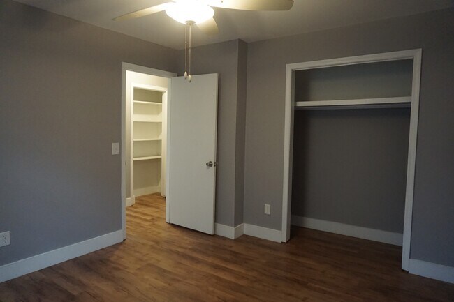 Building Photo - 814 Lorraine Dr