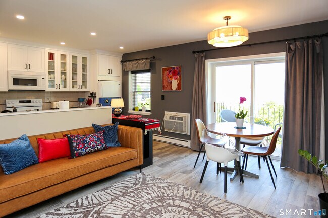 Building Photo - 36 Turn of River Rd