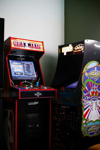 Building Photo - 3951 Starhill Dr