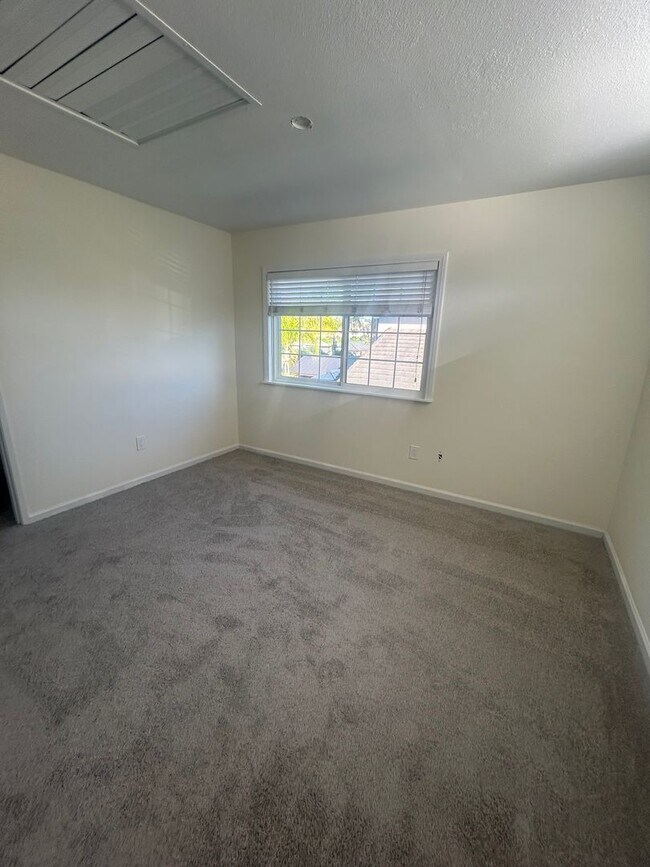 Building Photo - Coming Soon......Single Family Home! Solar Powered! Pet Friendly! Landscaper Included!