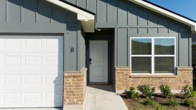Building Photo - 1259 Concord Dr