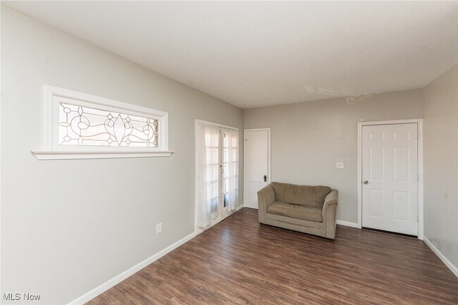 Building Photo - 2035 Chesterland Ave