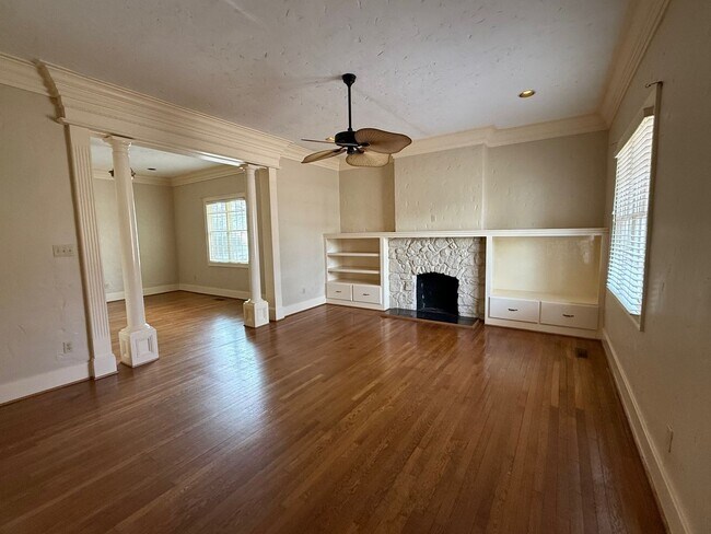 Building Photo - 200 Ridgeway Dr