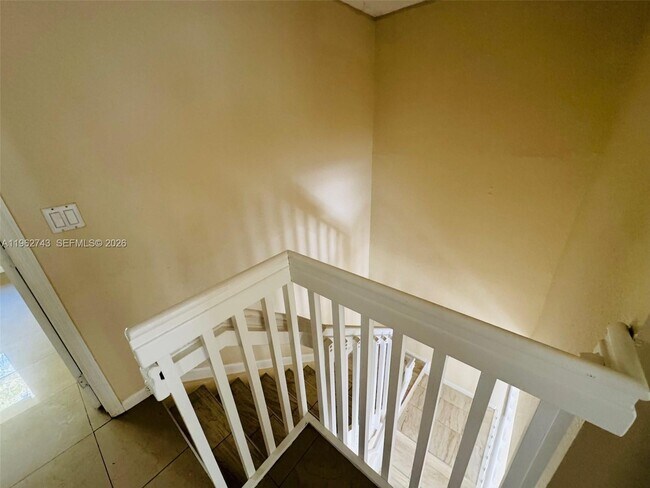 Building Photo - 1601 SE 24th Ct