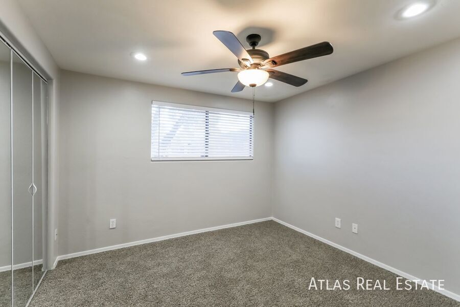 Building Photo - 1002 S Seco Pl
