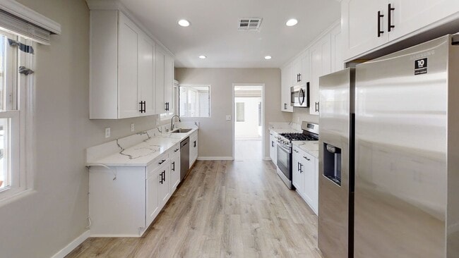Building Photo - 5577 Mary Ln Dr