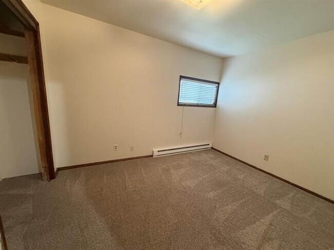 Building Photo - 163 NE Lincoln Ct