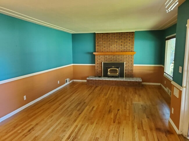 Building Photo - Charming 4 BR/ 2 BA North Spokane Home