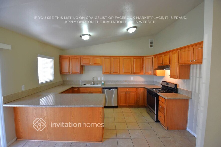 Building Photo - 15384 Eleanor Ln