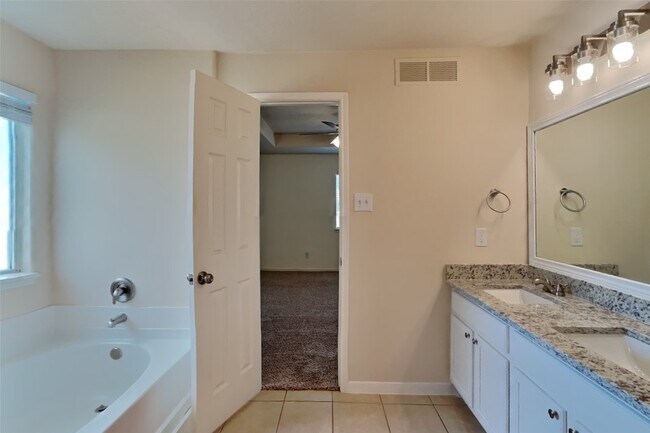 Building Photo - 5018 Woodland Meadows Ln