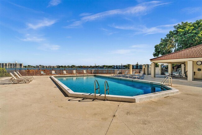Building Photo - 118 Lake Emerald Dr