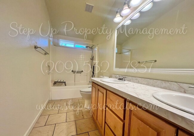 Building Photo - Comfortable & Well-Appointed 3-Bedroom Hom...