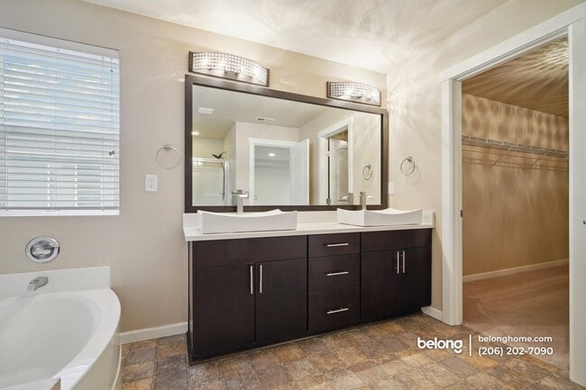 Building Photo - 16112-16181 81 Ave E