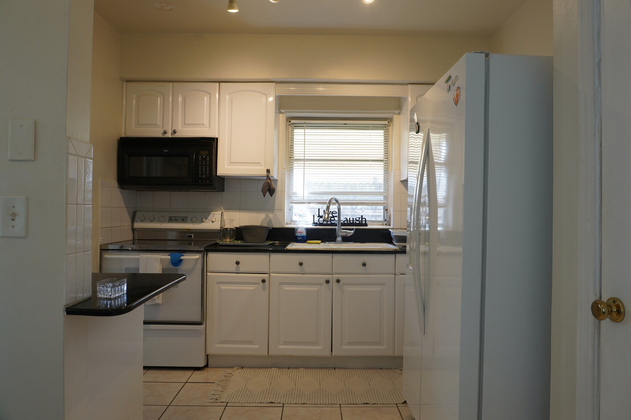 Building Photo - 10911 NE 9th Ct