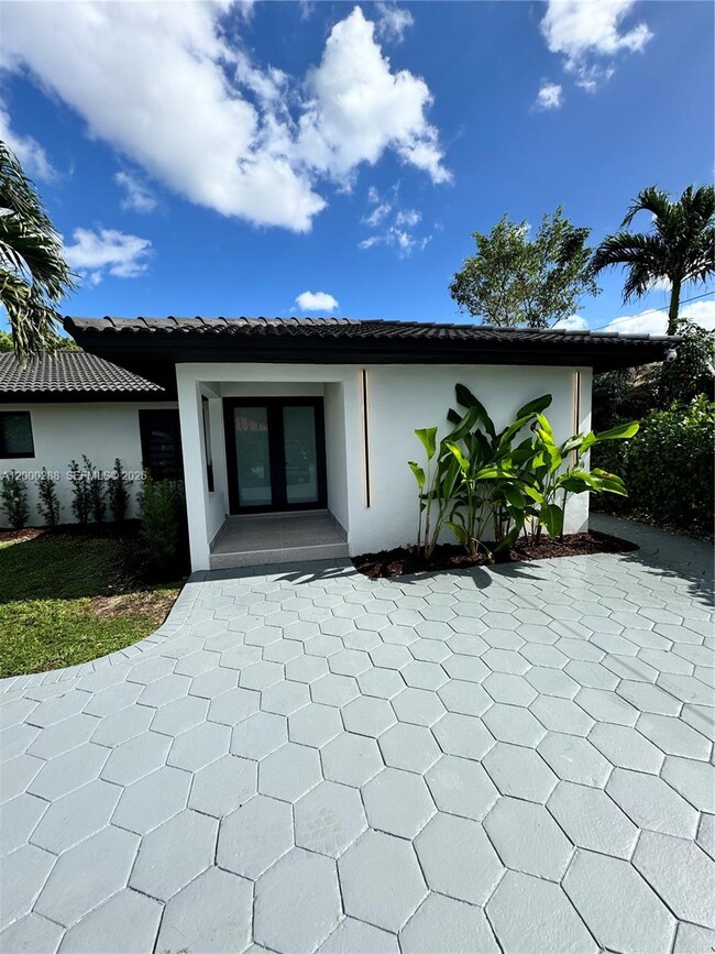 Building Photo - 3335 SW 65th Ave