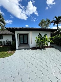 Building Photo - 3335 SW 65th Ave