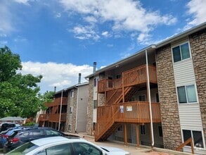 Building Photo - Vaulted Ceilings & Modern Two Bedroom in L...