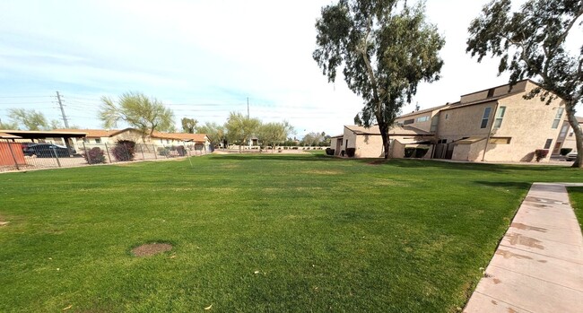 Building Photo - 2 Bedroom Condo in the Escalante Community...