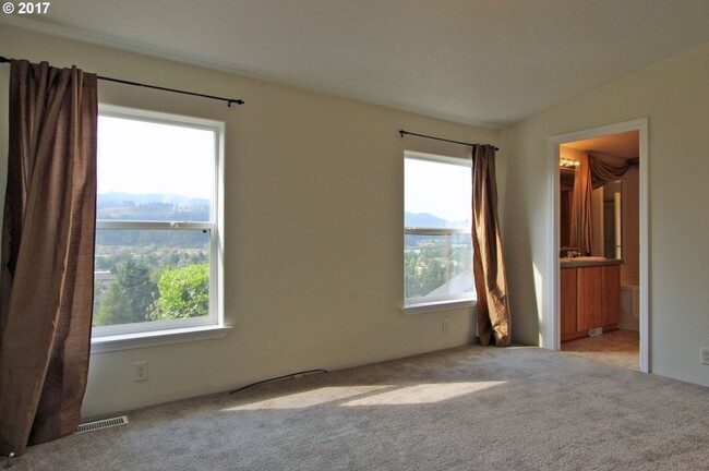 Building Photo - Beautiful 3 Bedroom Home with Amazing Views