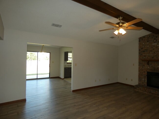 Building Photo - Charming Ranch-Style Home - Pace