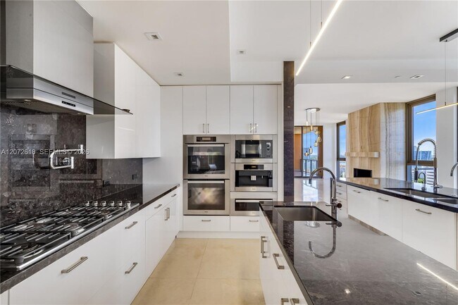 Building Photo - 17749 Collins Ave