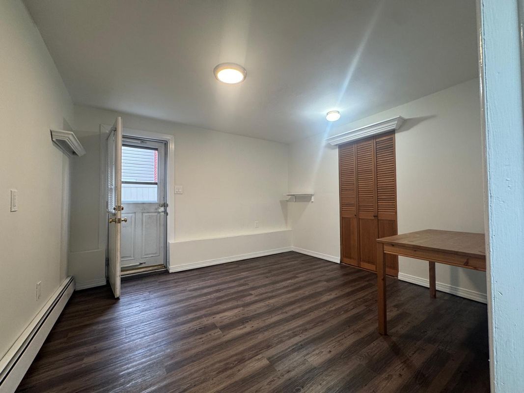 Building Photo - 25 Paddock St