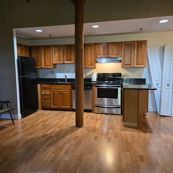 Building Photo - 335 Cypress St