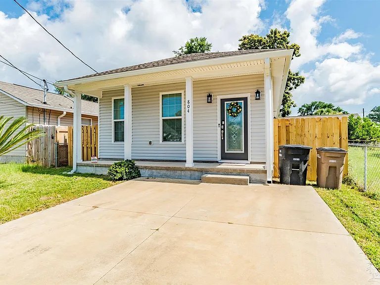 Building Photo - 804 W Belmont St