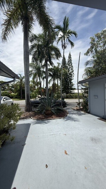 Building Photo - 1730 NE 56th Ct