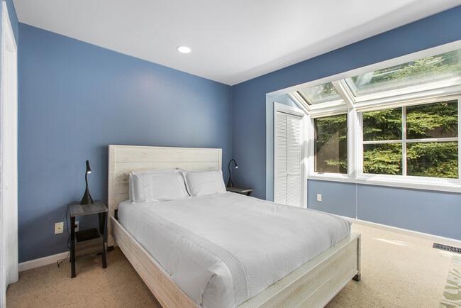 Building Photo - 100 N 8th St