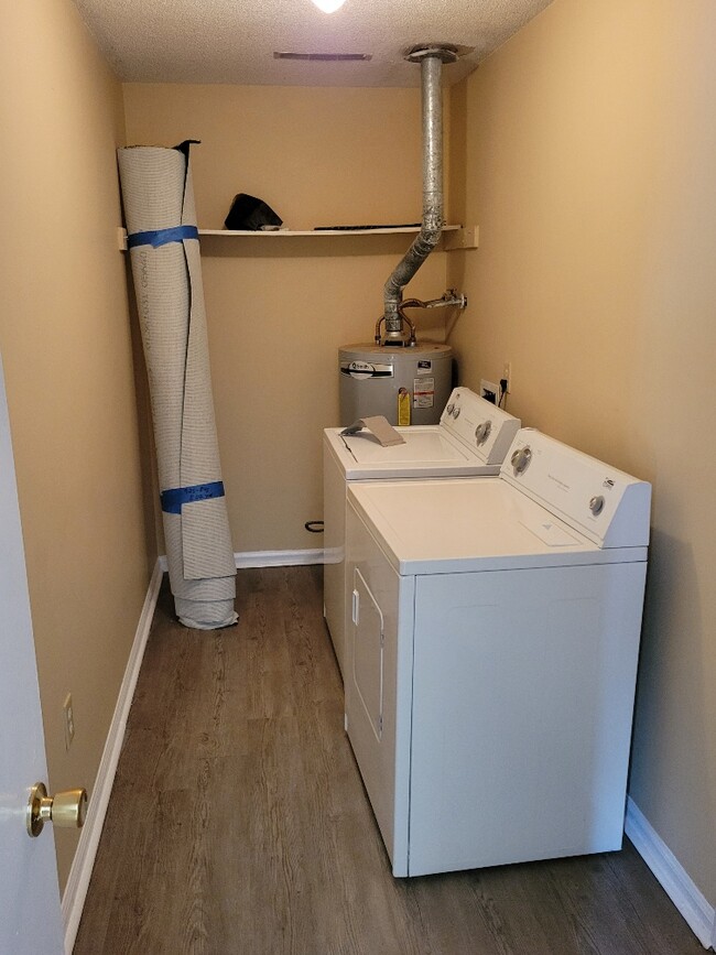 Building Photo - 3521 Spring Glen Ln