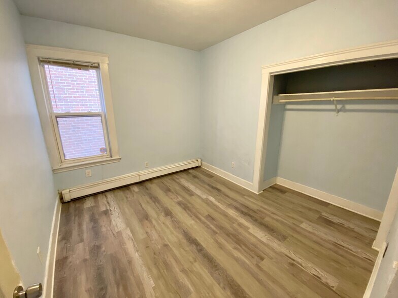 Building Photo - 1562 Tremont St