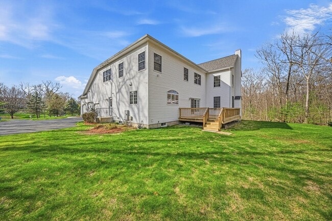 Building Photo - 9 Overlook Rd